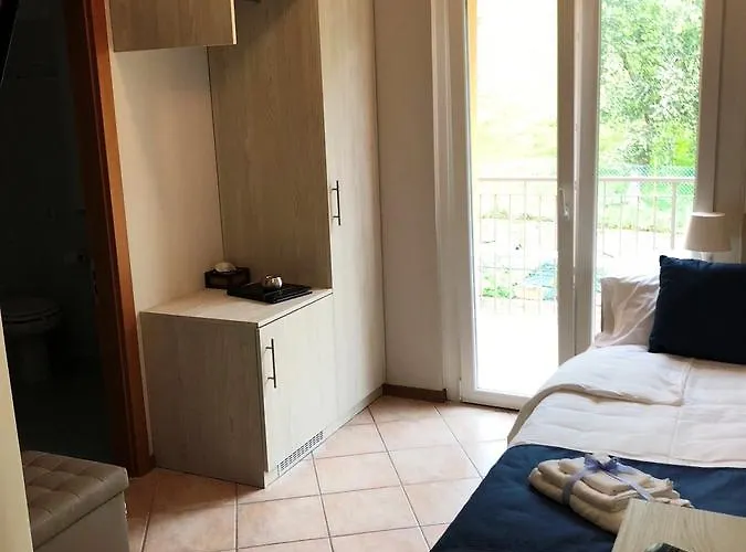 Casa Marinella מלון מאלצ'סינה