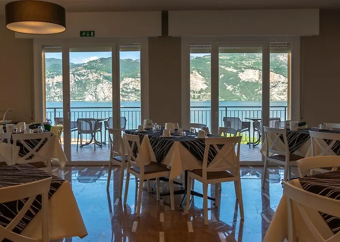 Casa Marinella מלון 3*