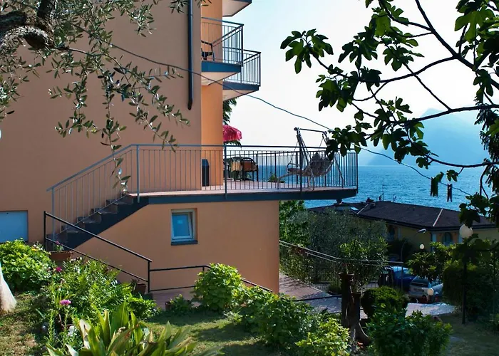 Casa Marinella מלון מאלצ'סינה