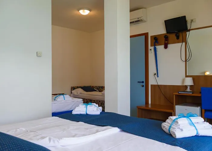 马里内拉之家酒店 3*