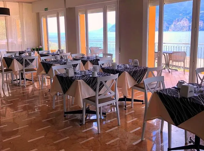 马里内拉之家酒店 3*