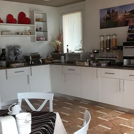 Casa Marinella Отель Мальчезине